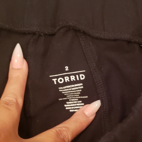 Plaid black leggings ( SOLD ) - Picture 2 of 2